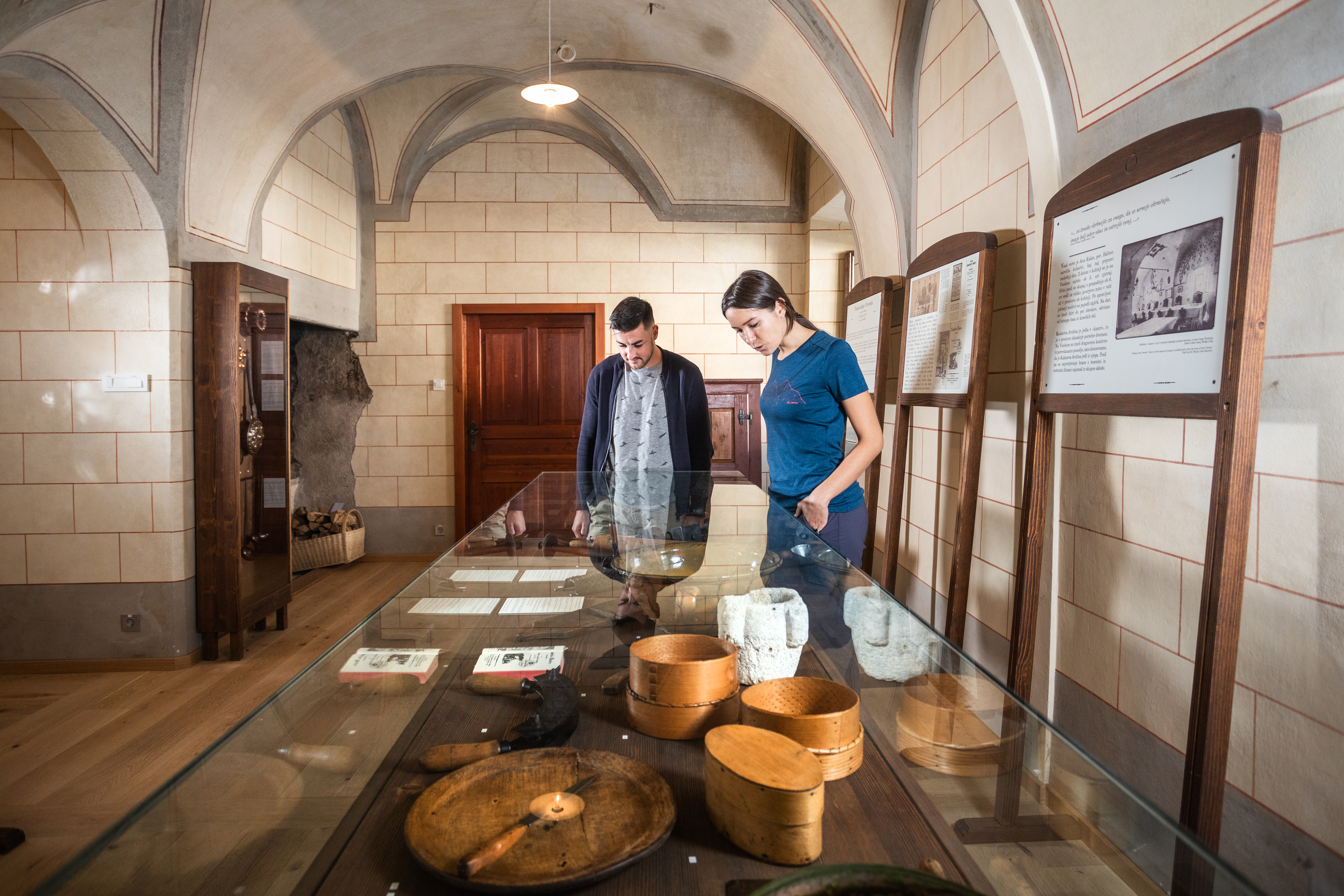 Tenis in piknik v objemu narave za pare spodaj