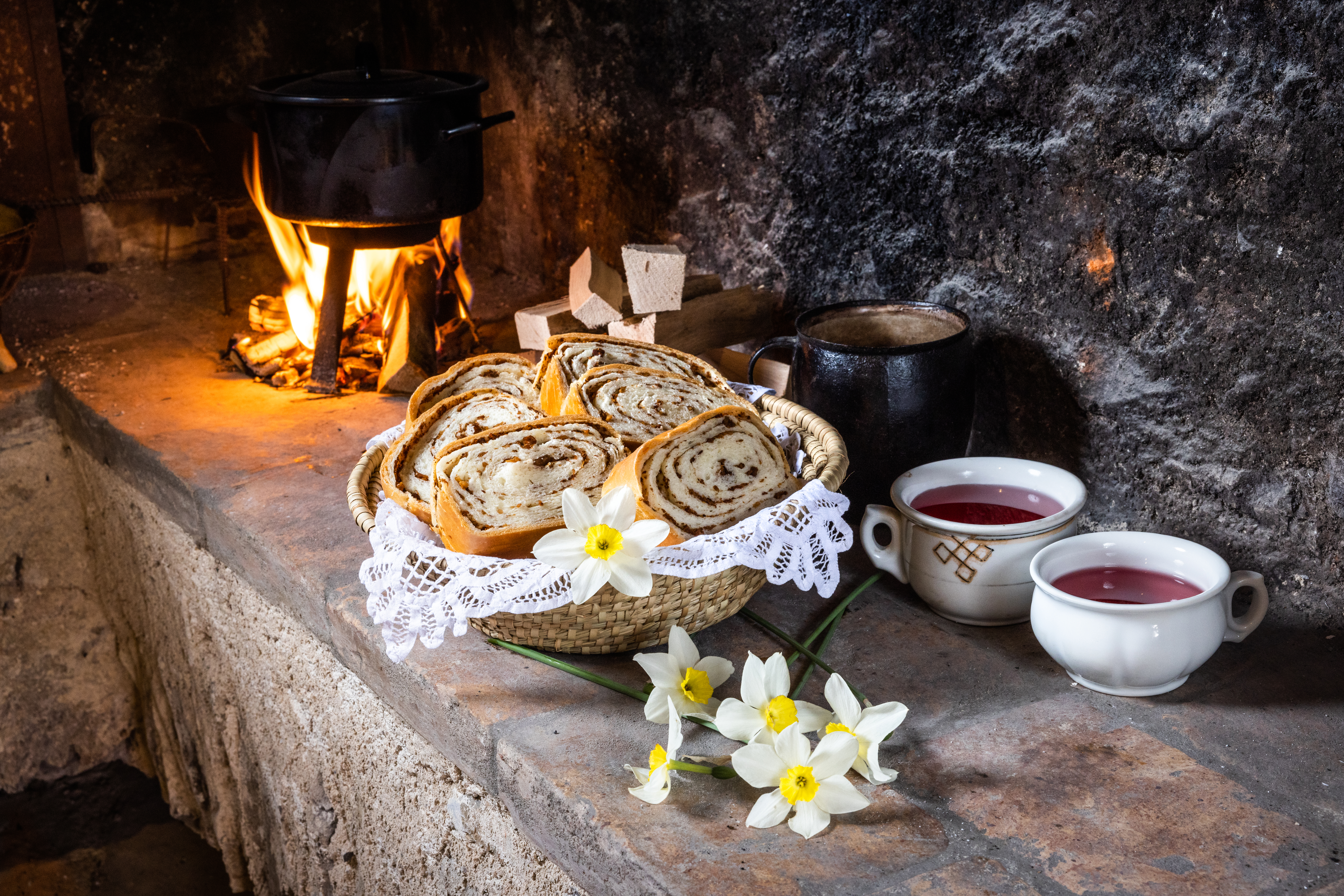  črna visoška kuhinja 